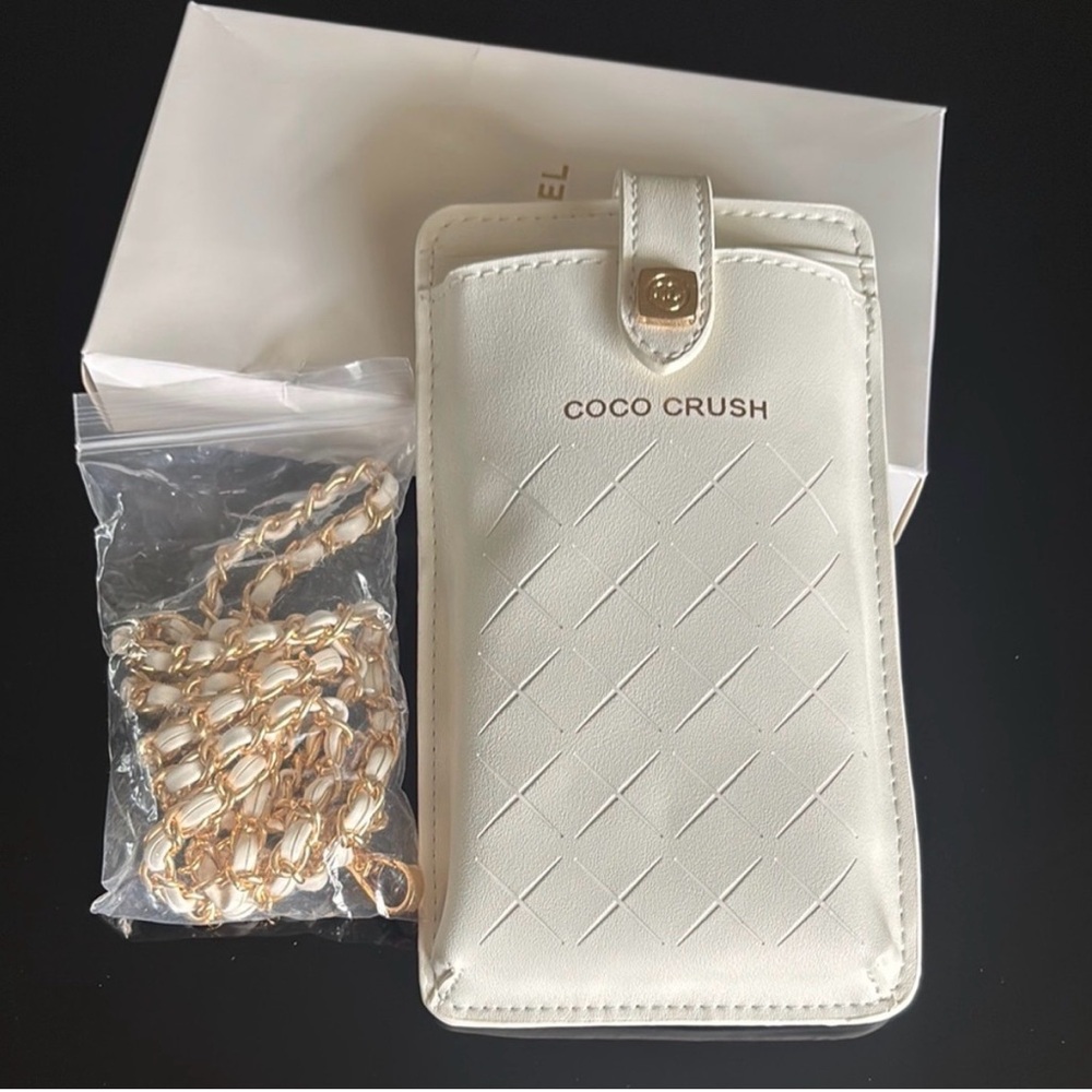 ✨✨ CHANEL Coco Crush Cream Card Holder with Gold Detail ⭐️⭐️ Brand NEW IN BOX